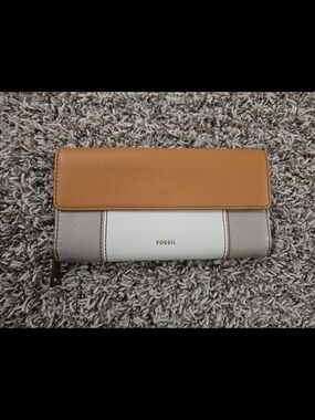 Fossil Tri-Panel Leather Wallet in Tan, Cream & Gray